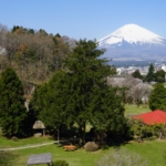 YMCA東山荘6号館から望む富士