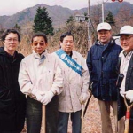 富士山植樹の様子