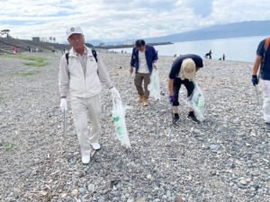 千本浜海岸にて清掃活動